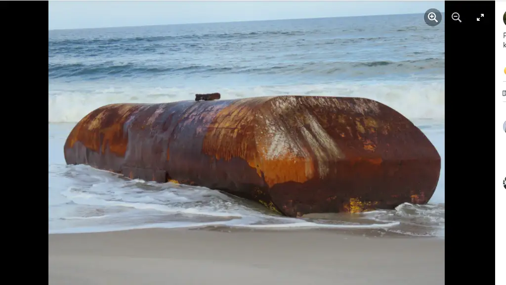 Aparece una misteriosa caja de metal en una playa de Florida