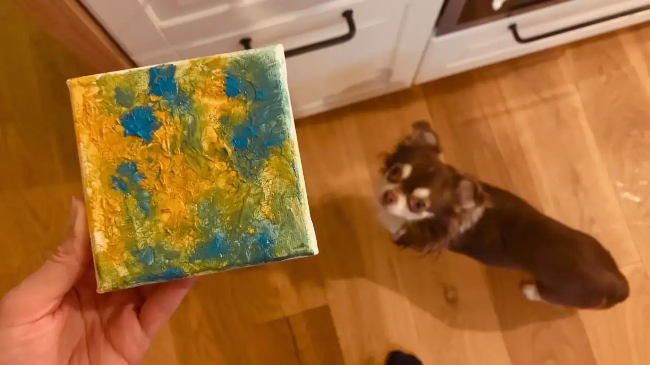 Esta es la forma más limpia de tener una obra pintada por tu mascota