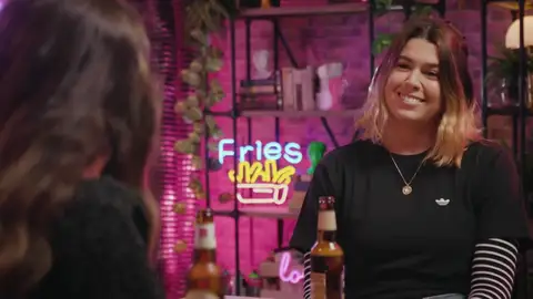 Andrea Benítez protagoniza “la mejor entrada en la historia” de 'Una caña con...' Andrea Benítez protagoniza “la mejor entrada en la historia” de 'Una caña con...'