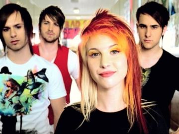 Paramore en su videoclip de 'Missery Business'