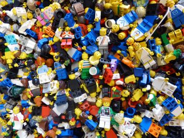 Una mujer pasa 25 años tratando de encontrar 5 millones de piezas de Lego perdidas en el mar