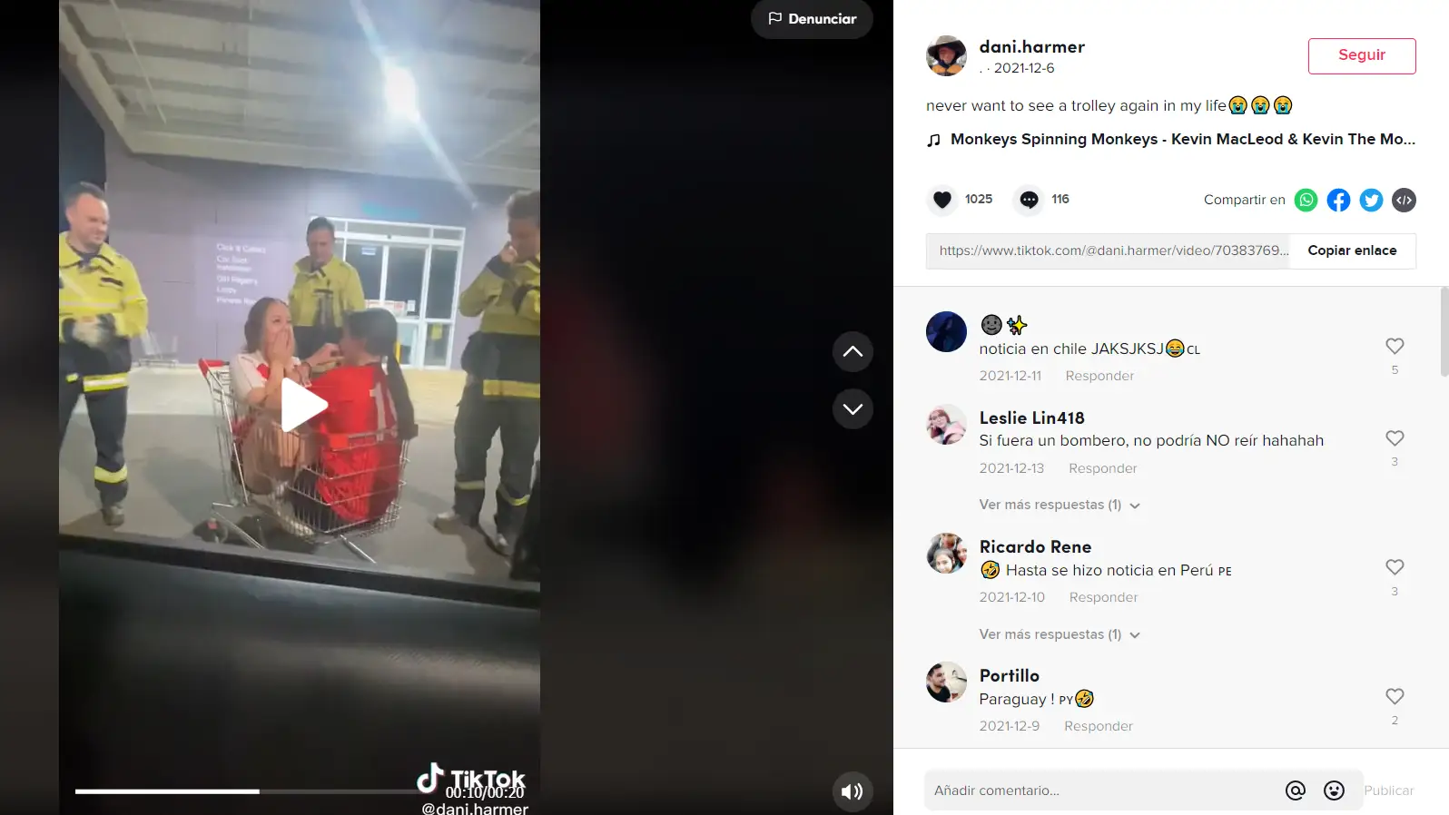 Seis bomberos rescatan a unas chicas atrapadas en un carrito de la compra mientras grababan un TikTok