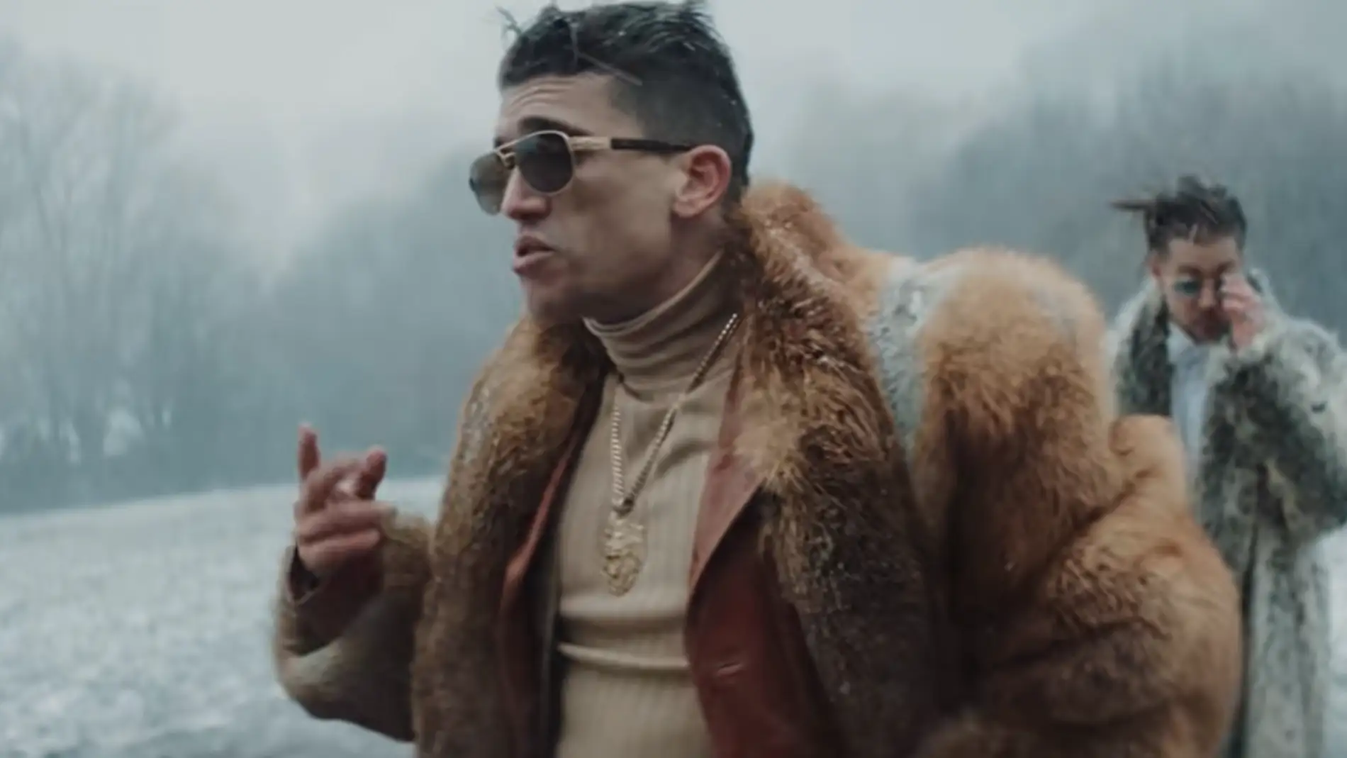 Jaime Lorente en el videoclip de 'Guapo y Loco'.