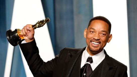 Will Smith con su Oscar en la fiesta de Vanity Fair