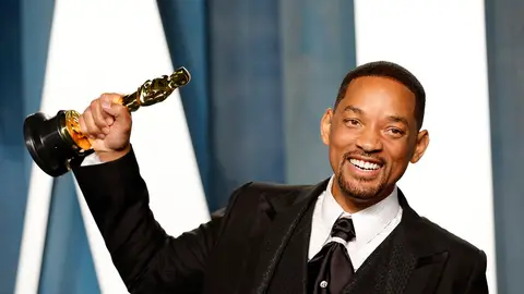 Will Smith con su Oscar en la fiesta de Vanity Fair Will Smith con su Oscar en la fiesta de Vanity Fair