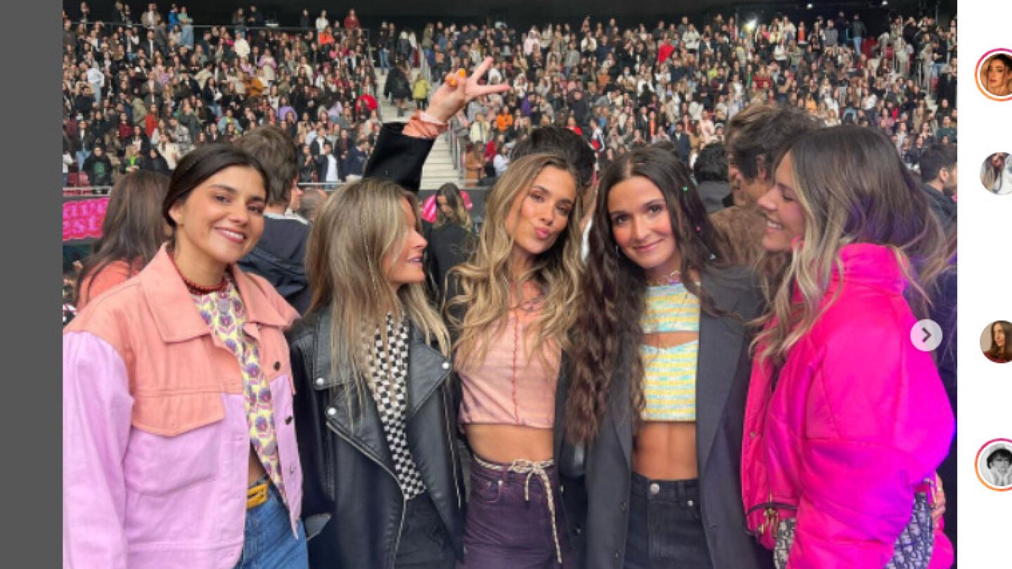 Mar&iacute;a Pombo rodeada de colegas en el Suavefest 2022