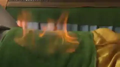 El nuevo tratamiento para perder grasa en Vietnam ¡colocar una toalla ardiendo en el estómago del paciente! El nuevo tratamiento para perder grasa en Vietnam ¡colocar una toalla ardiendo en el estómago del paciente!