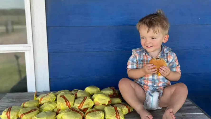 Un niño de dos años encarga 31 hamburguesas 