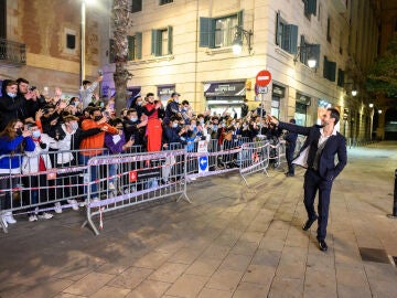 Jordi Wild con sus votant... digooo, con sus fans