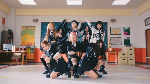 Lightsum en el vídeo de su comeback 'Alive'. Lightsum en el vídeo de su comeback 'Alive'.