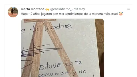 Comparte la firma que le hicieron en su libro de comunión y se vuelve viral Comparte la firma que le hicieron en su libro de comunión y se vuelve viral