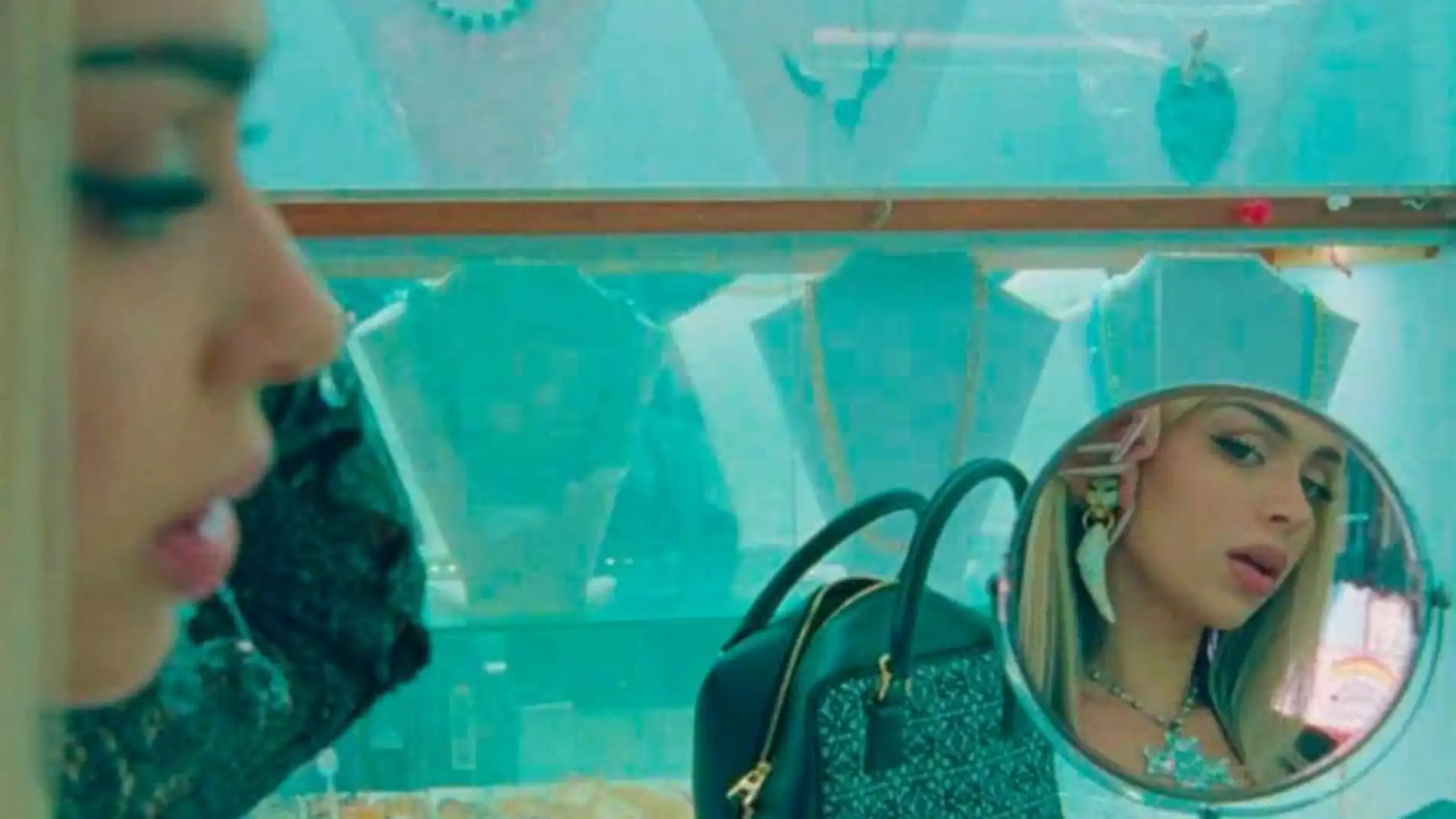 Bad Gyal en el videoclip de 'La Prendo'.