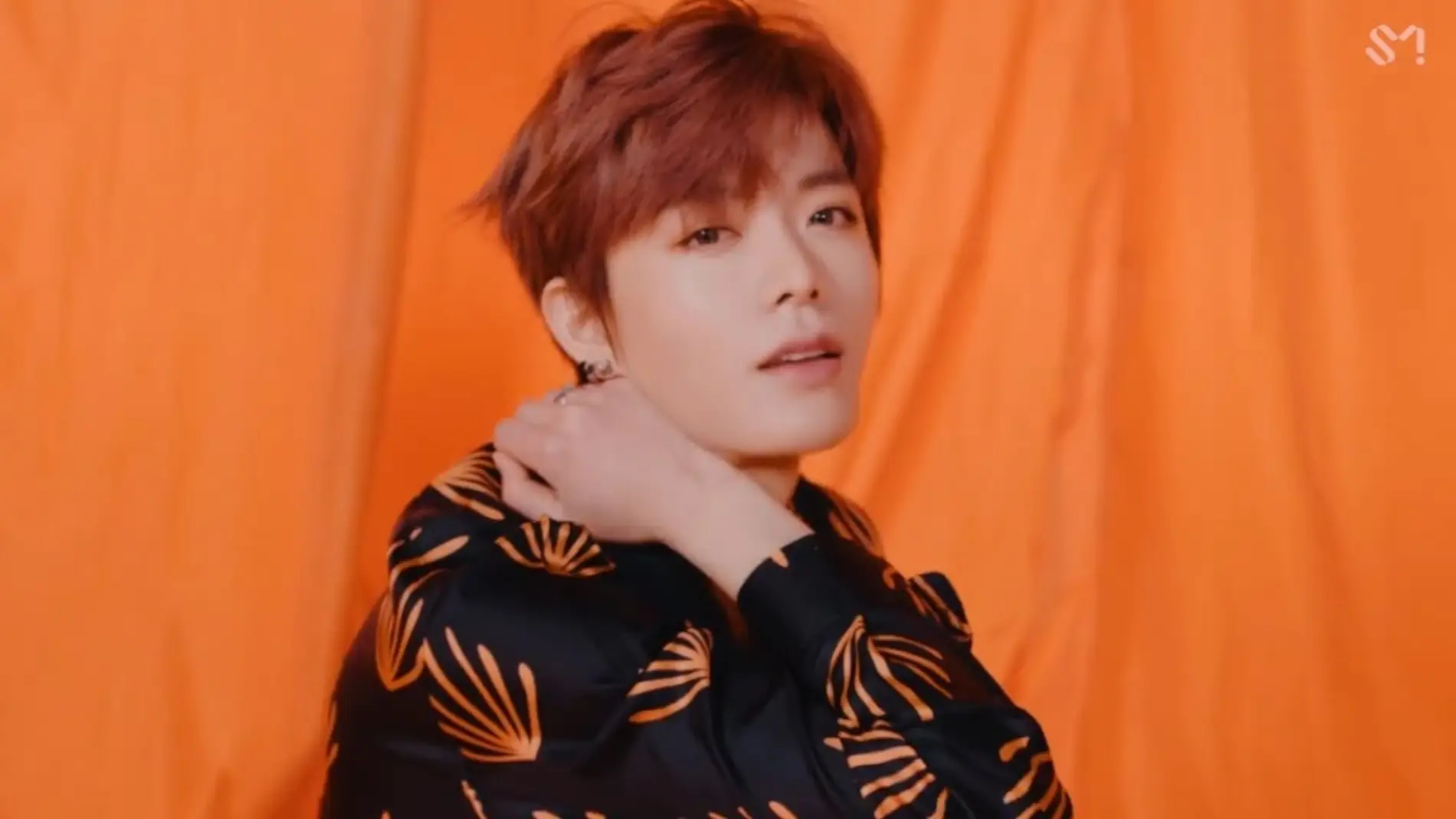 Yuta en 'Touch' de NCT 127.