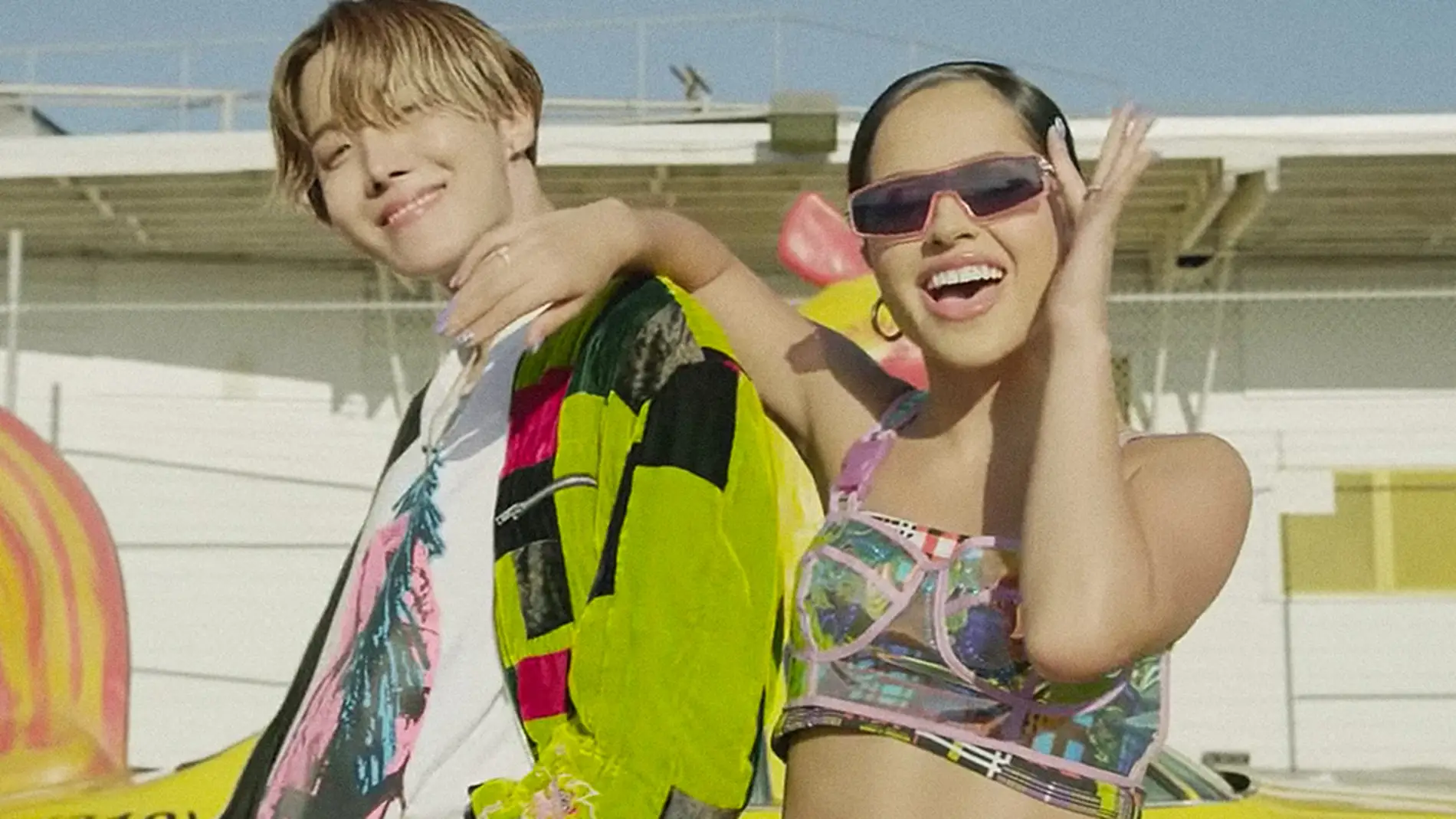 J-Hope y Becky G en 'Chicken Noodle Soup'.