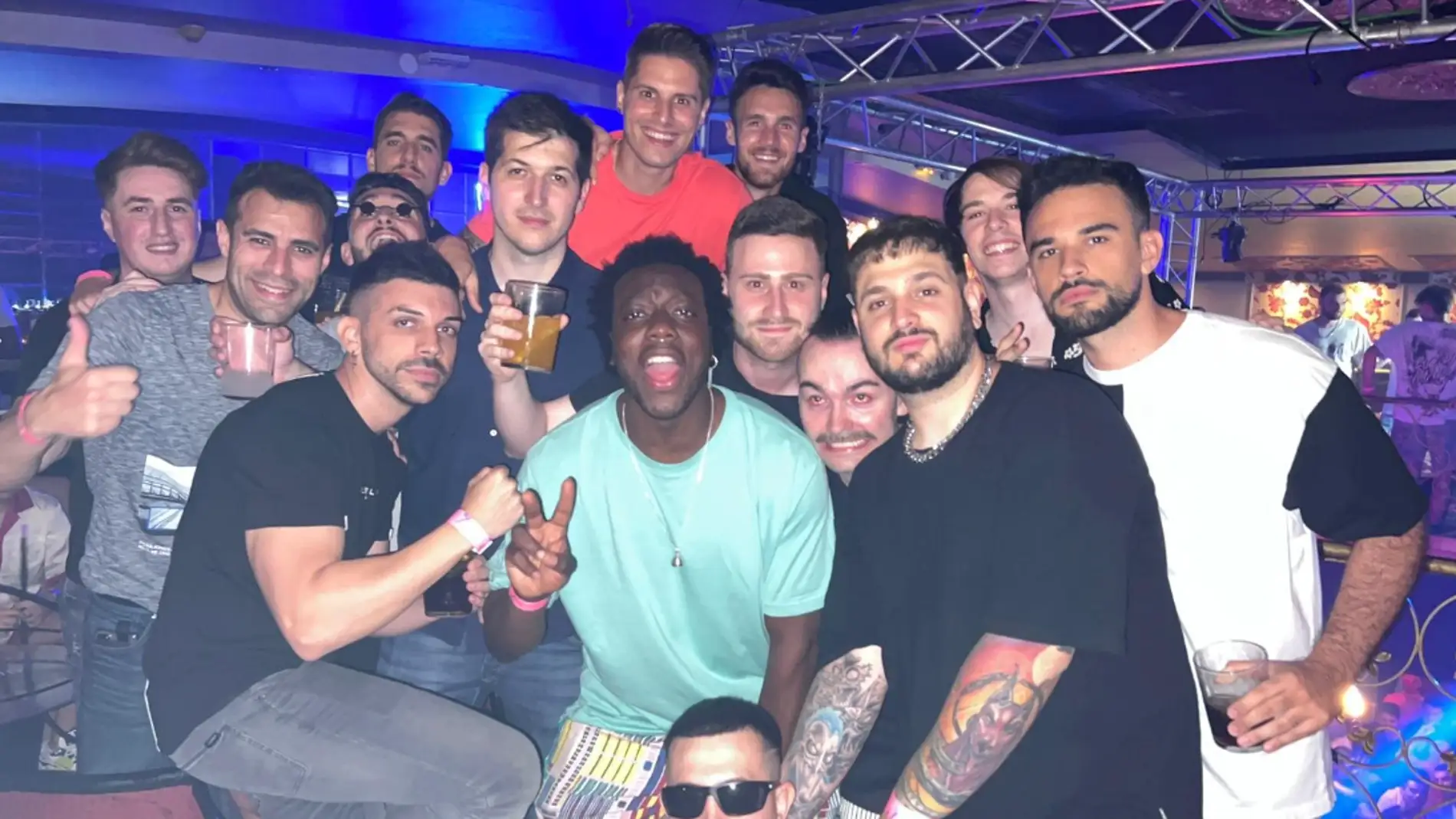 Spursito, DJ Mario, Koko, Kolderiu, Papigavi, Xokas o Illojuan, en una reunión streamer fiestera