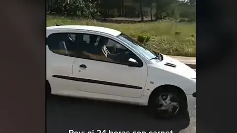 Coche de la joven TikTok Coche de la joven TikTok