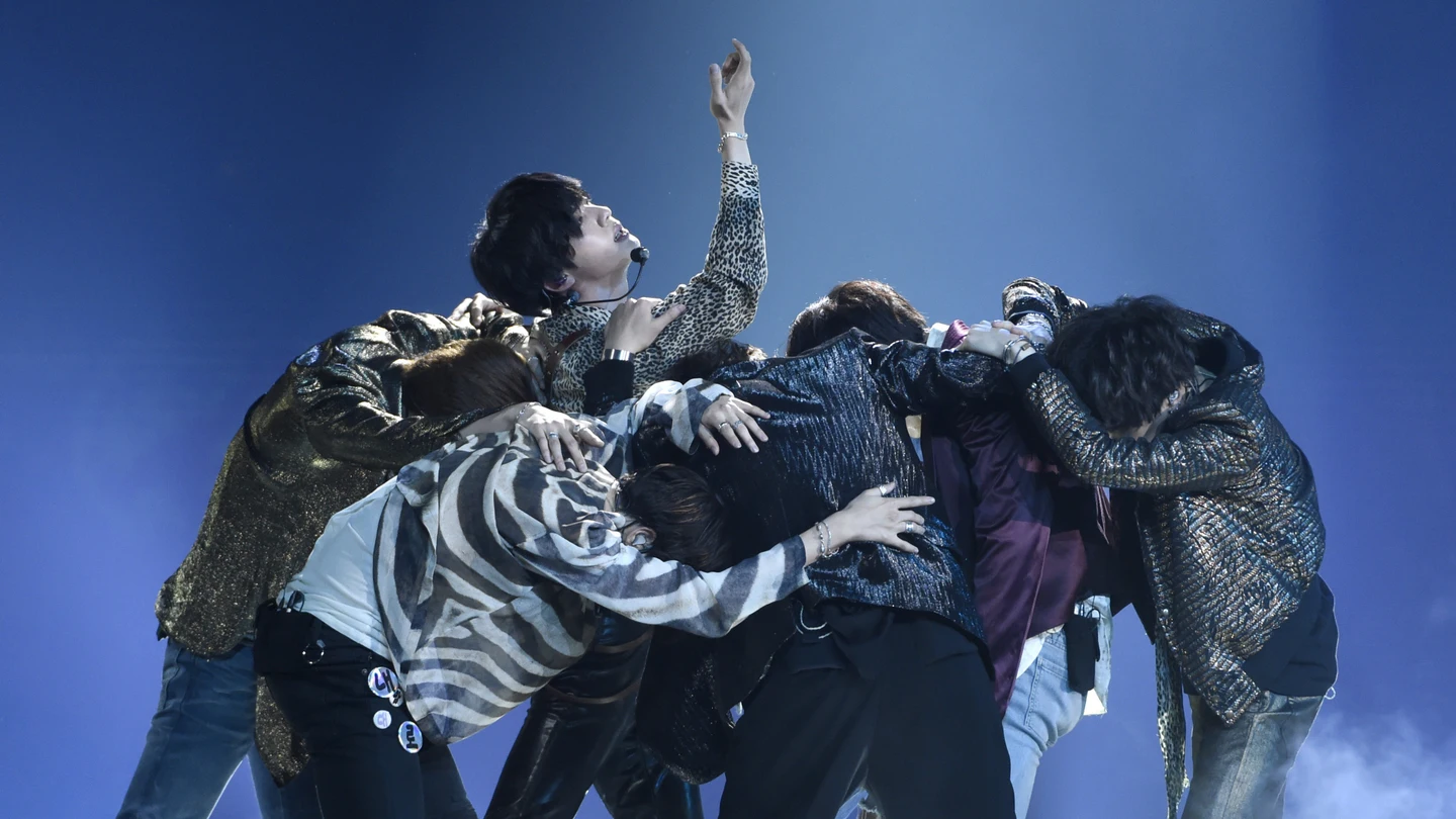 Desfilar ya saben los de BTS, eso seguro Desfilar ya saben los de BTS, eso seguro