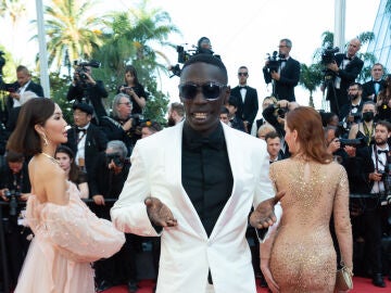 Khaby Lame en la alfombra roja de Cannes