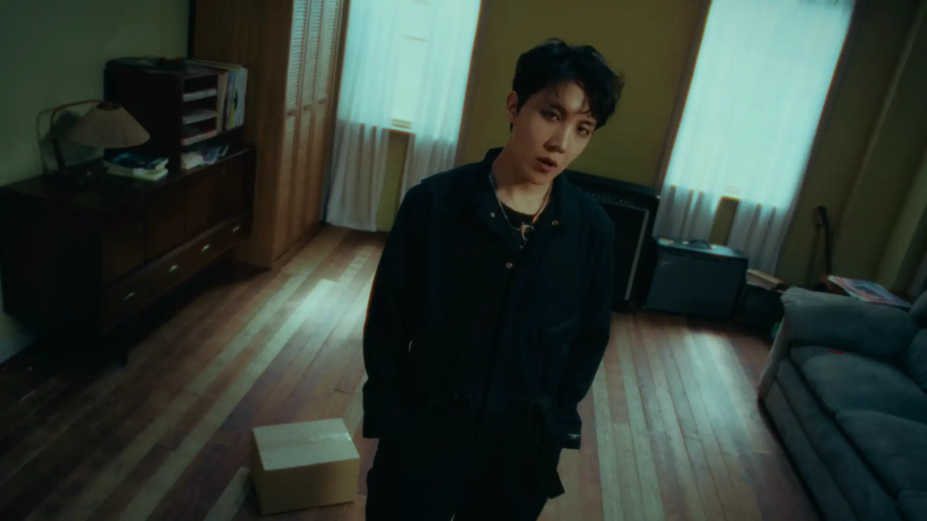 J-Hope en su comeback &#39;More&#39;.