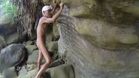 Un hombre regresa a la isla tropical en la que se pasó 29 años viviendo sólo Un hombre regresa a la isla tropical en la que se pasó 29 años viviendo sólo