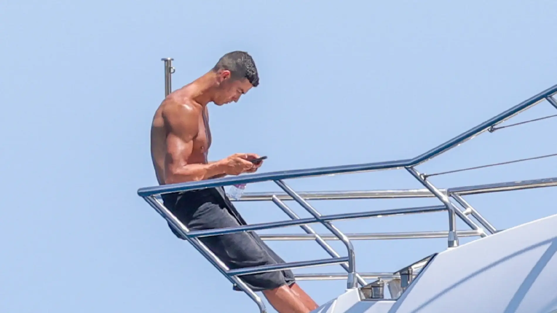 Cristiano Ronaldo en un yate.