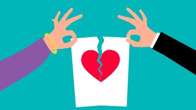 ¿Es normal actuar como desconocidos tras terminar una relación muy cercana?