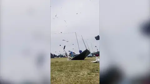 Un tornado arrasa el camping del Boomtown Festival Un tornado arrasa el camping del Boomtown Festival