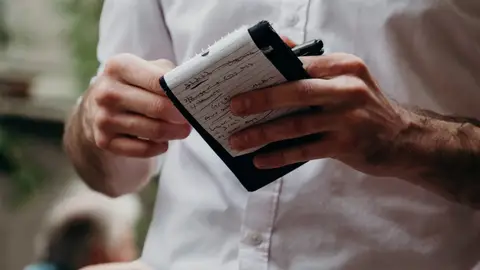 Ofertas de emplo: Se buscan camareros Ofertas de emplo: Se buscan camareros