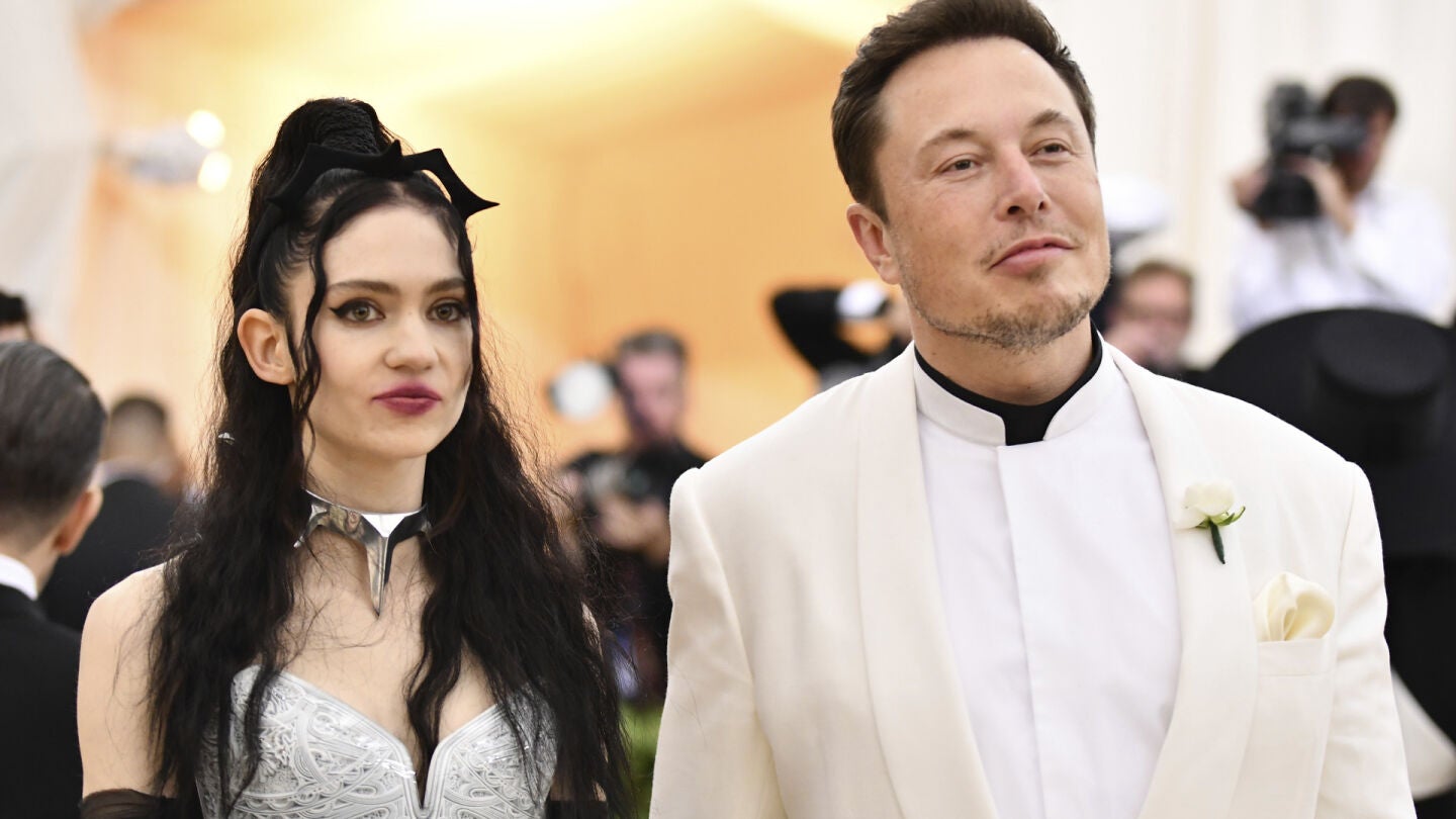 Grimes y Elon Musk antes de separarse