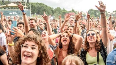 Precariedad musical en la era de TikTok, el streaming y los macrofestivales: la burbuja festivalera