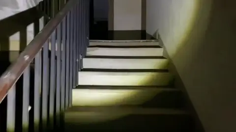 Un youtuber pasa la noche en la mansión encantada de Coco Chanel y escucha ruidos extraños Un youtuber pasa la noche en la mansión encantada de Coco Chanel y escucha ruidos extraños