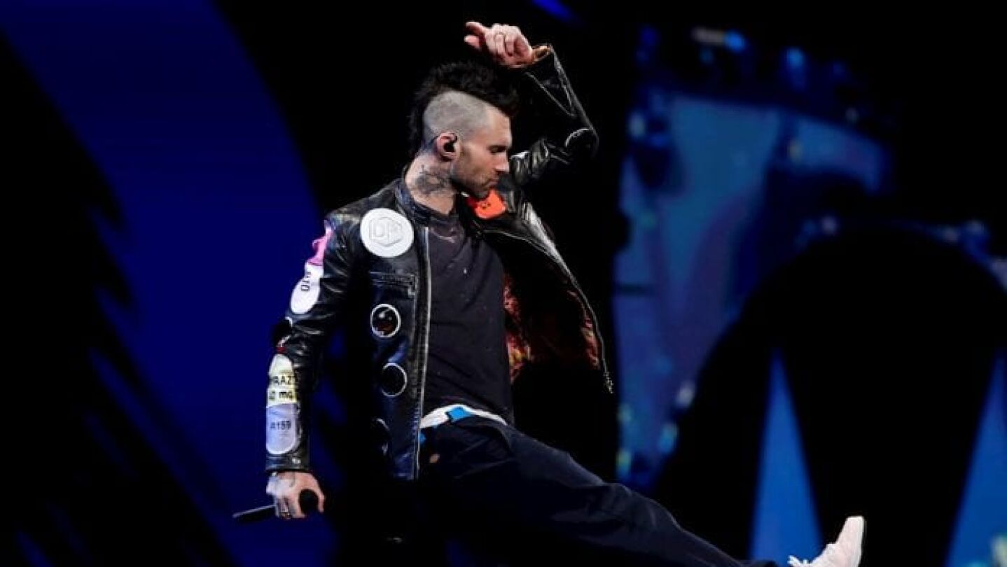 Adam Levine durante un concierto