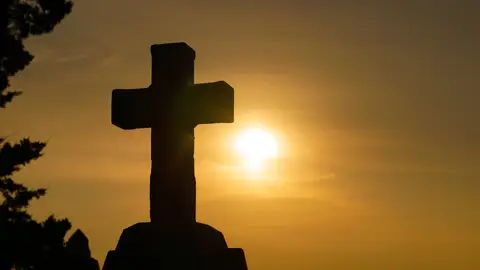 Cruz al atardecer. Cruz al atardecer.