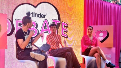 Llega a España School of Swipe, la academia de Tinder para 'aprender a ligar' (con influencers)