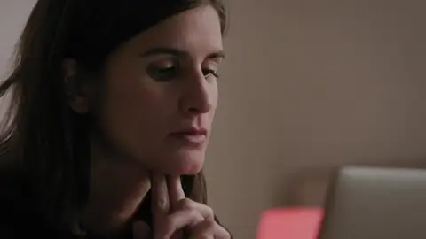 'Crímenes online' y el robo de móvil de película: "De golpe mi móvil era el del ladrón" 'Crímenes online' y el robo de móvil de película: "De golpe mi móvil era el del ladrón"