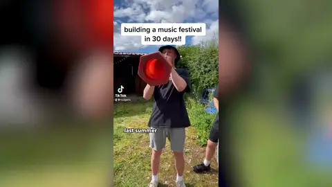 Se gasta 6.700 euros organizando un festival de música para 200 persona en el jardín de sus padres Se gasta 6.700 euros organizando un festival de música para 200 persona en el jardín de sus padres