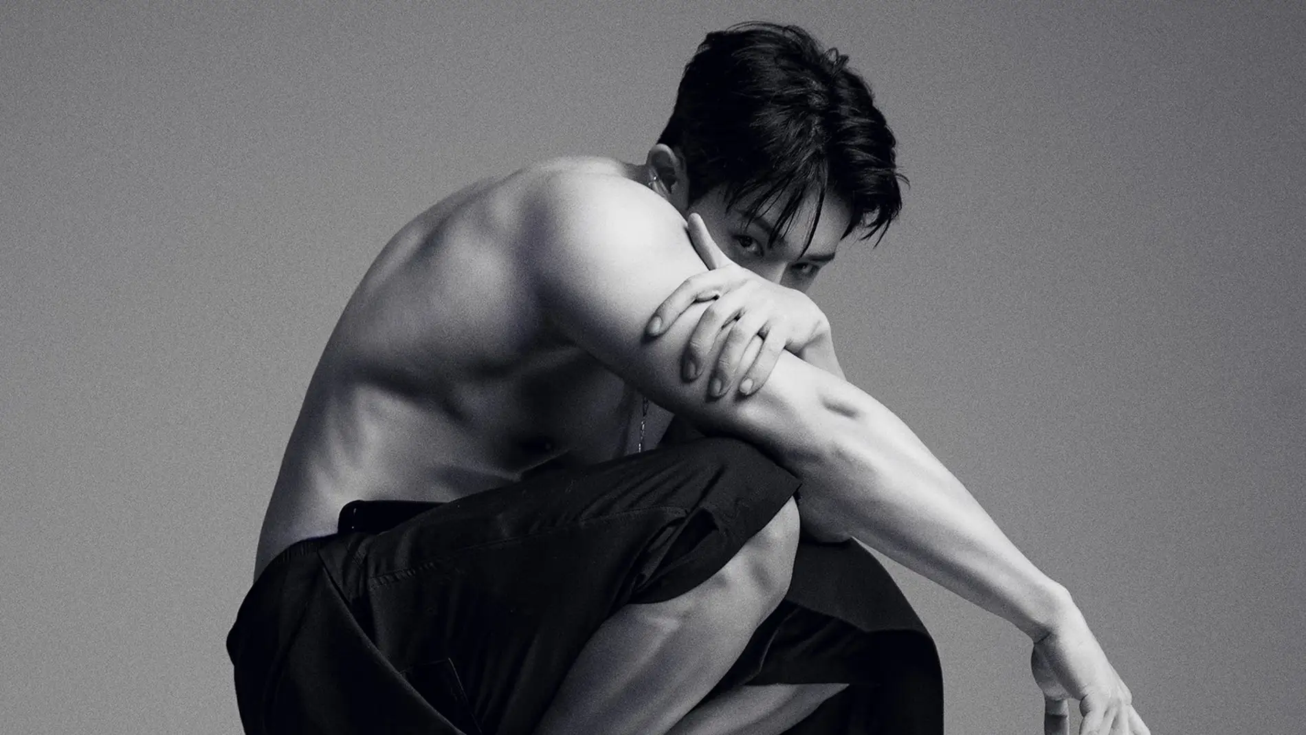 Wonho en la portada de 'BitterSweet'.