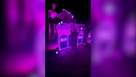 Se gasta 50.000 dolares decorando su casa para Halloween y este es el resultado Se gasta 50.000 dolares decorando su casa para Halloween y este es el resultado