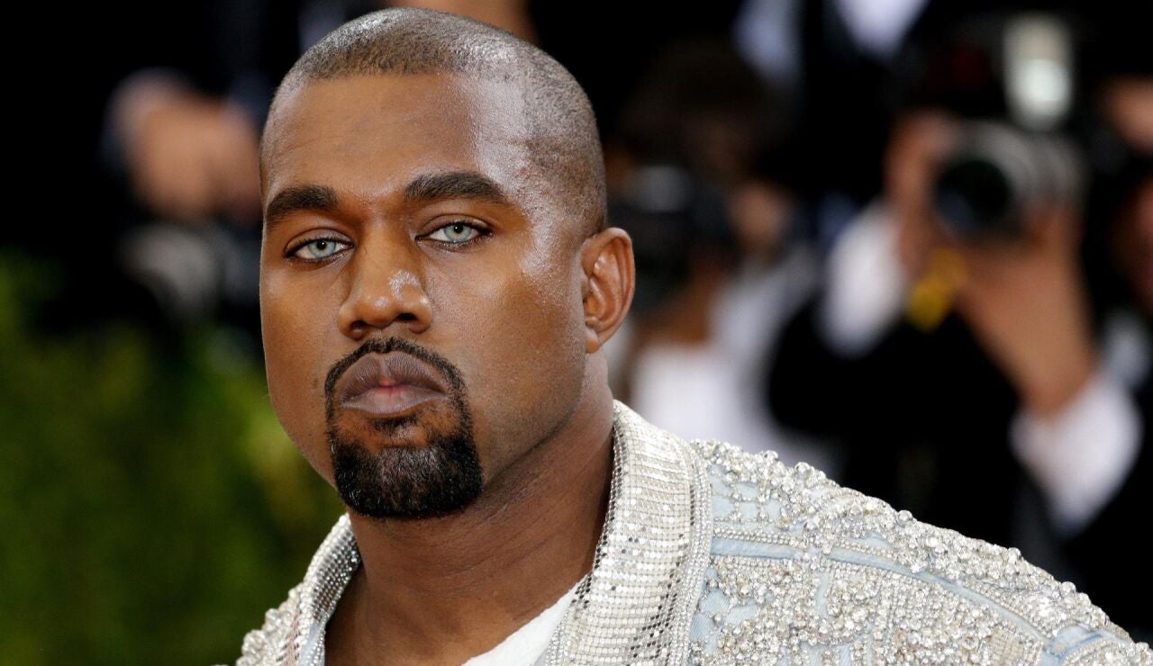 Imagen de archivo de Kanye West con lentillas azules