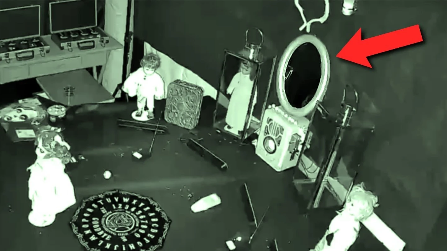 Espejo tirado por un fantasma Espejo tirado por un fantasma