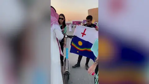 Policias en Qatar incautan una bandera brasileña que se parece al símbolo del arcoíris LGTBI Policias en Qatar incautan una bandera brasileña que se parece al símbolo del arcoíris LGTBI