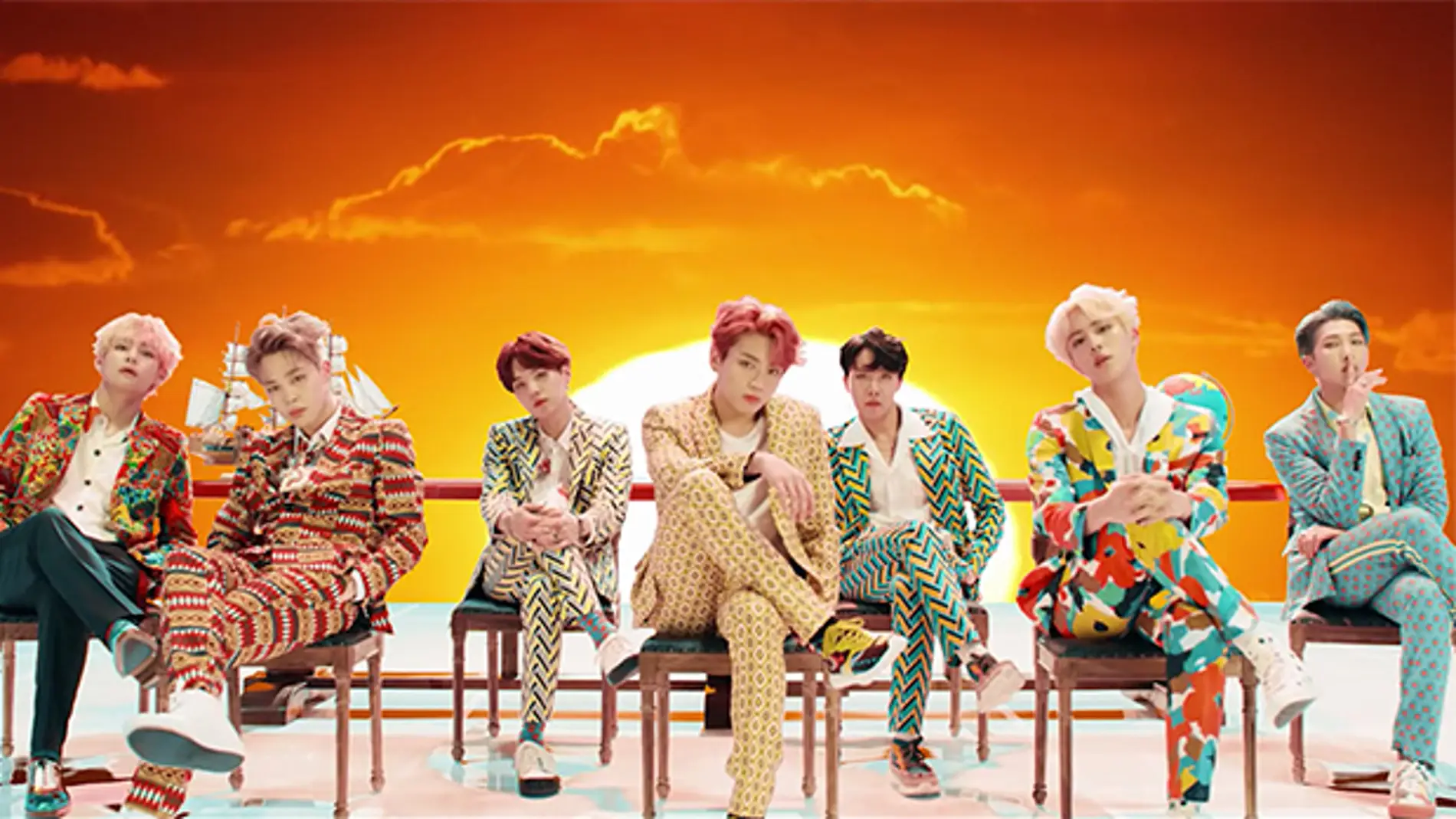 BTS en su MV de &#39;Idol&#39;.