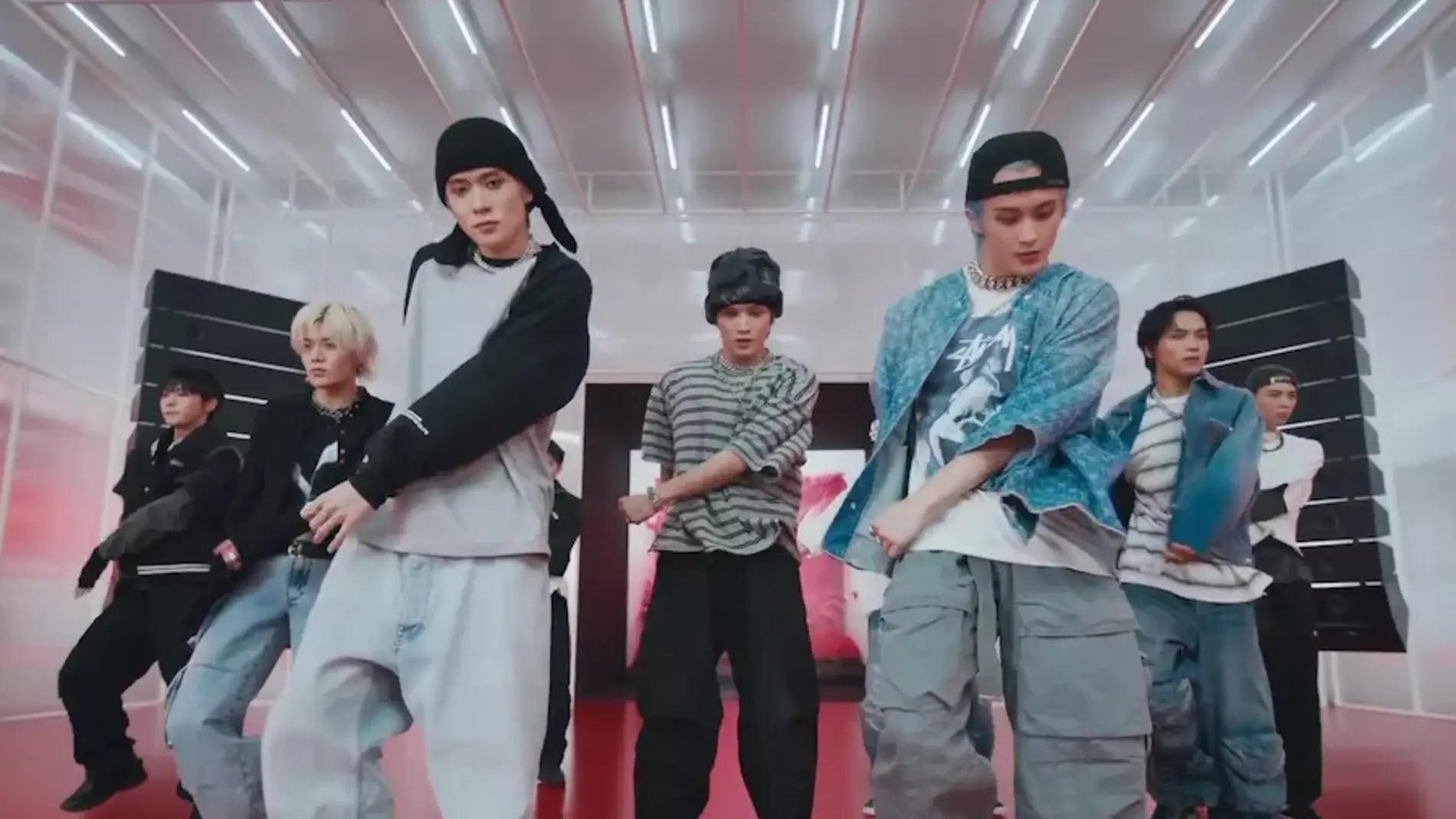 NCT 127 en 'Ay-Yo'.