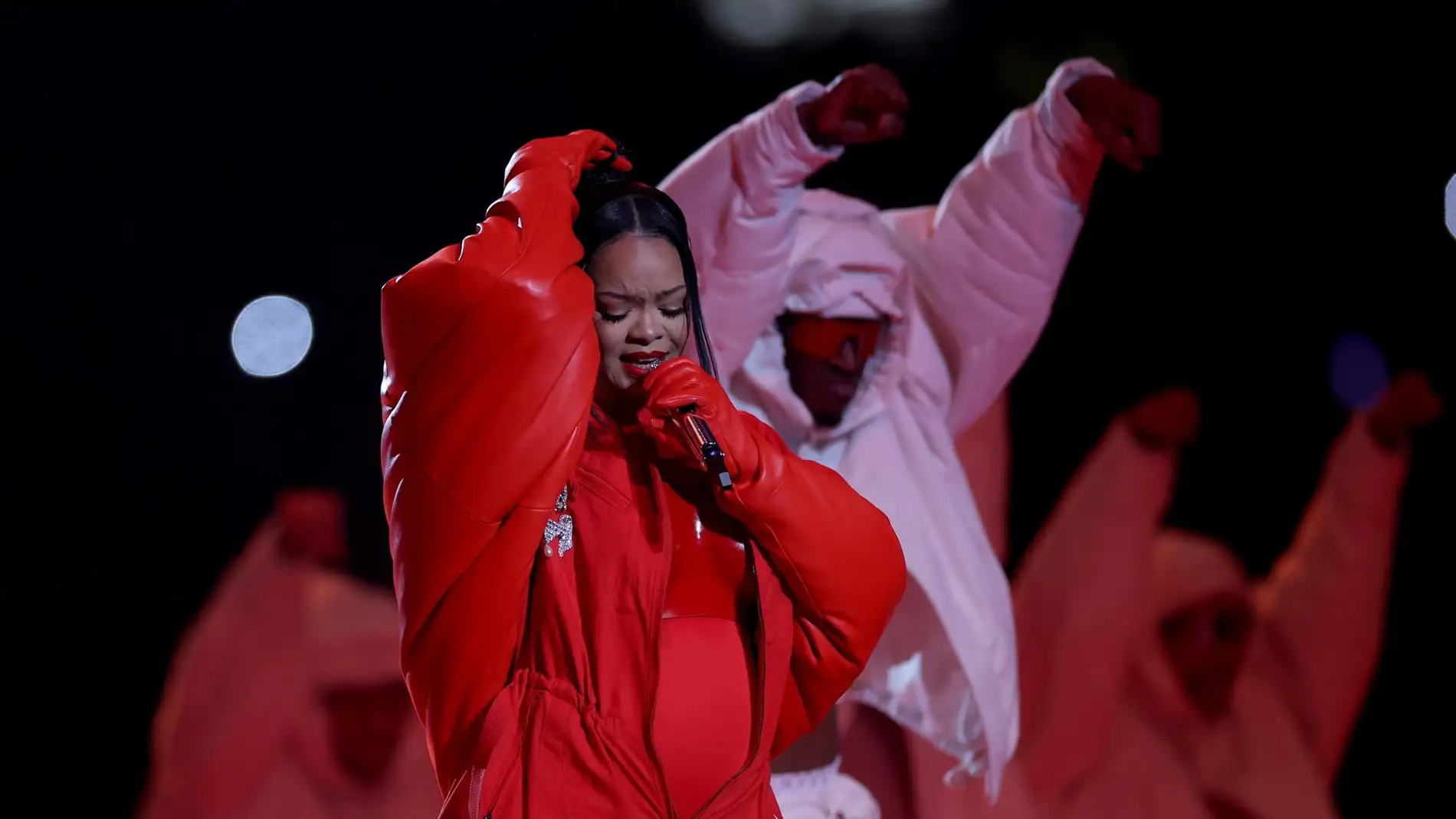 La cantante Rihanna durante su actuación en la Super Bowl