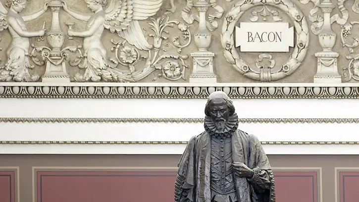 Estatua de Francis Bacon en la libreria del congreso en Washington