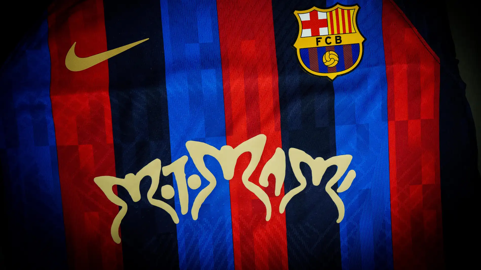 Camiseta del FC Barcelona con el logotipo de &#39;Motomami&#39;