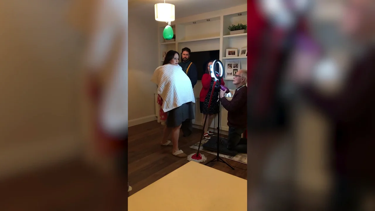 El v&iacute;deo de una familia coordin&aacute;ndose perfectamente para grabar un TikTok que han visto 73 millones de personas