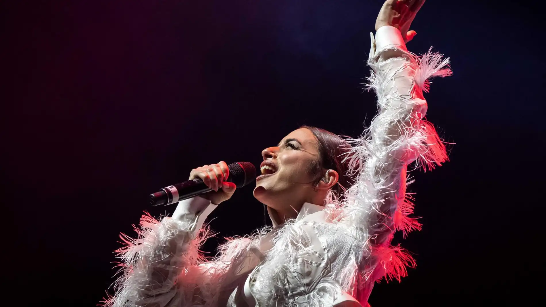 Blanca Paloma, de España, actúa en el concierto anual Eurovision in Concert 