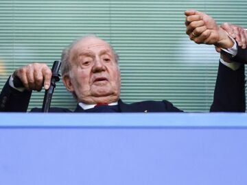 Juan Carlos I en el palco de Stamford Bridge