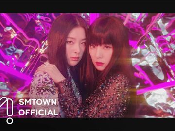 Irene y Seulgi de Red Velvet en el videoclip de 'Monster'